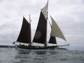 Main topsail up