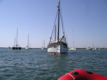 A similar looking boat to us in the Faro river