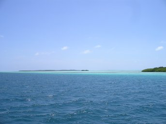 The long reef of coloured water