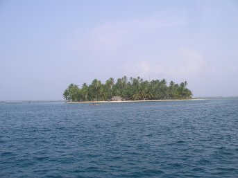 Approaching one of the Sanblas islands