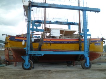 how not to lift a wooden boat